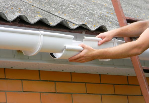 Gutter Hanging in Fletcher